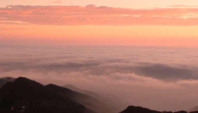 廬山の滝雲が美しく奇抜な絶景