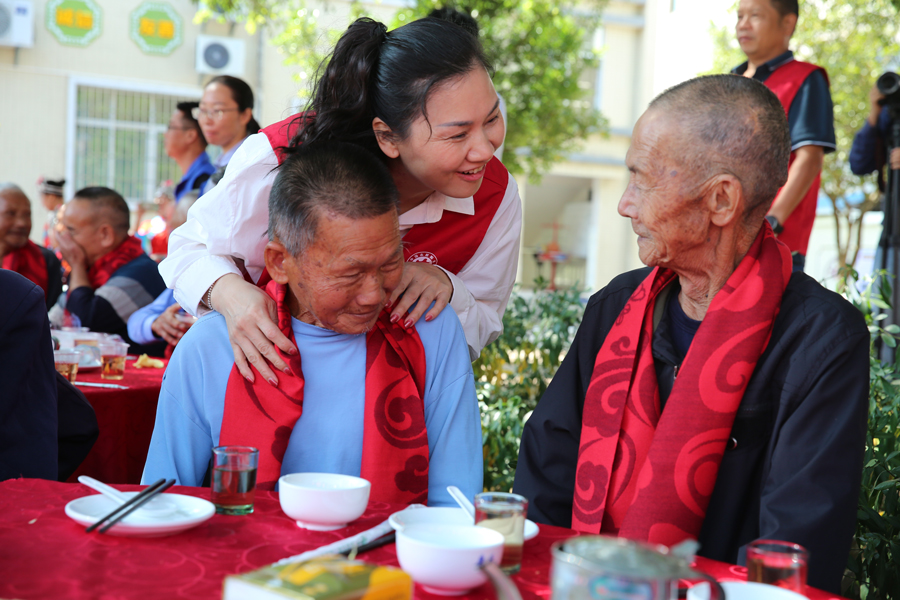 江西大余：重阳节里话幸福