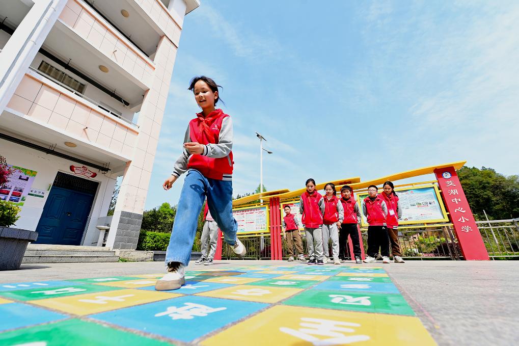 江西万载：课间一刻钟 活力满校园