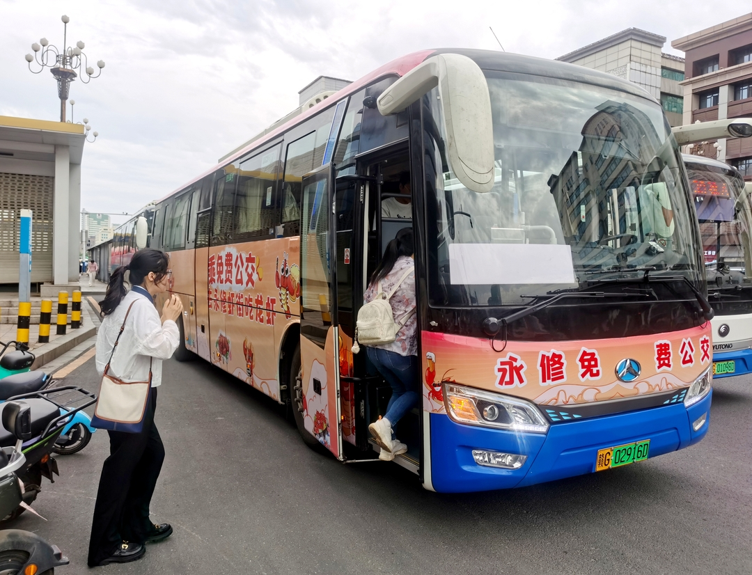 南昌至永修开通免费“吃虾公交”