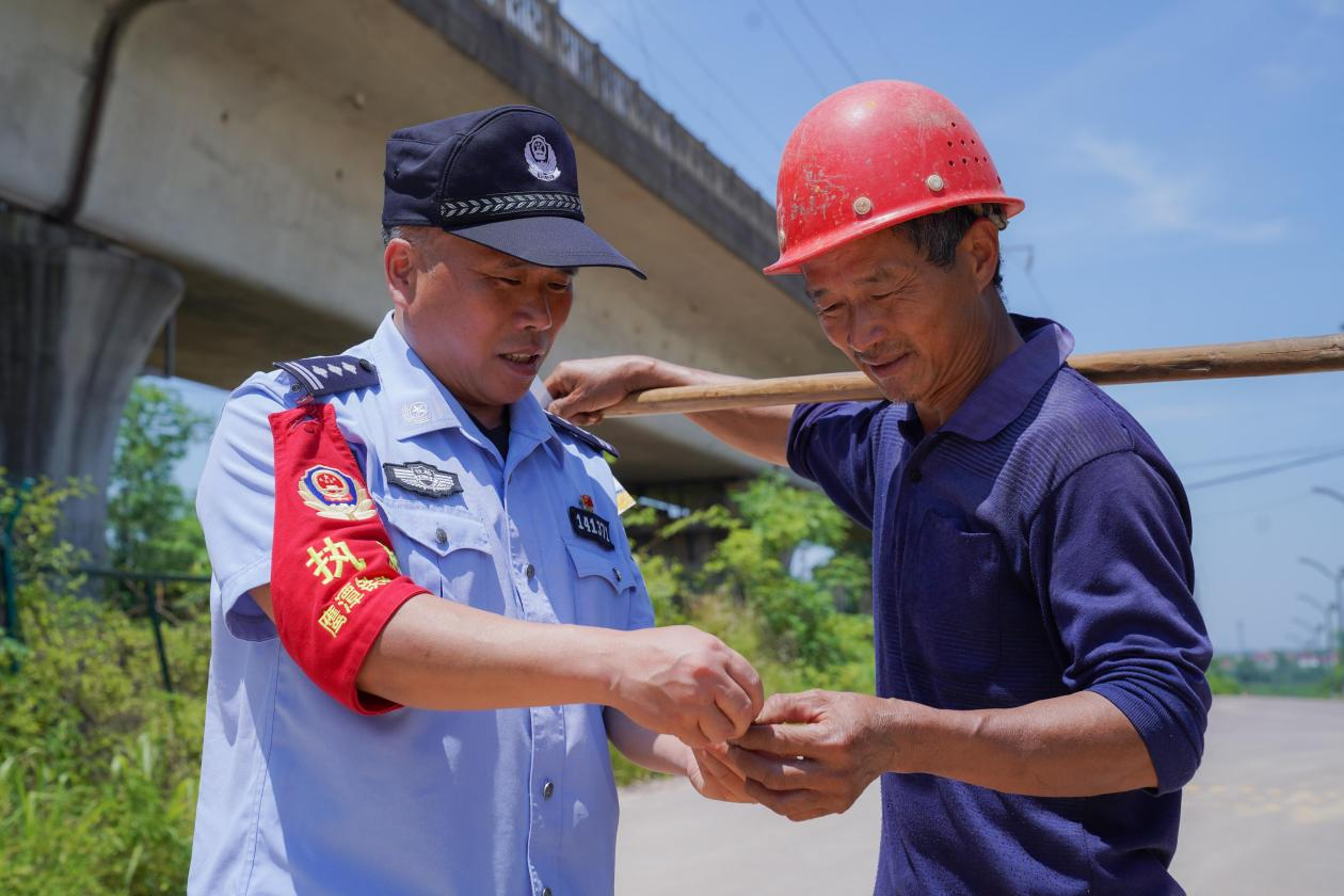 寻找最美线路民警：王坚的三十载护路人生_fororder_图片10