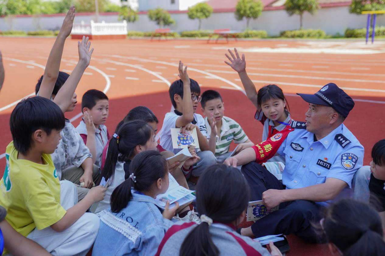 寻找最美线路民警：王坚的三十载护路人生_fororder_图片12