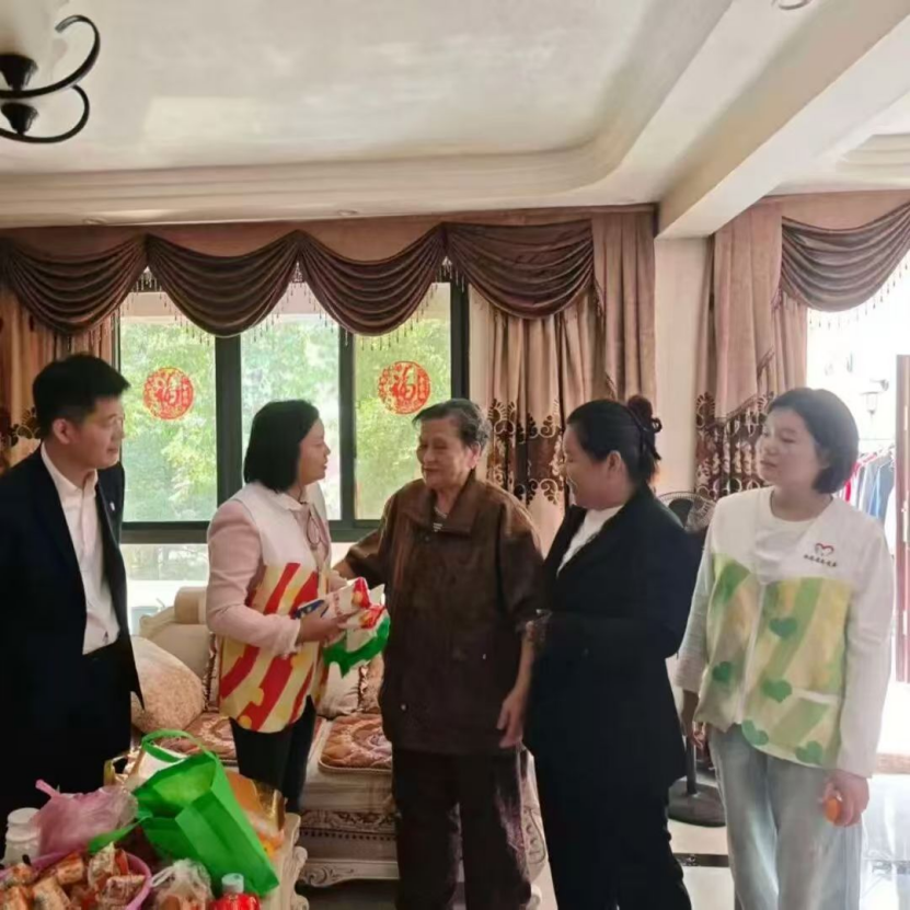 情暖重陽 愛在八月湖——街道多彩活動敬老暖人心