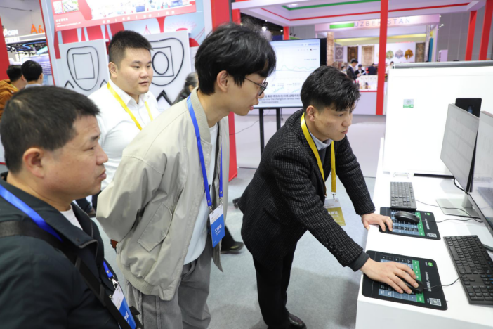 AI赋能医疗 德适生物亮相世界绿发会深耕赣新合作