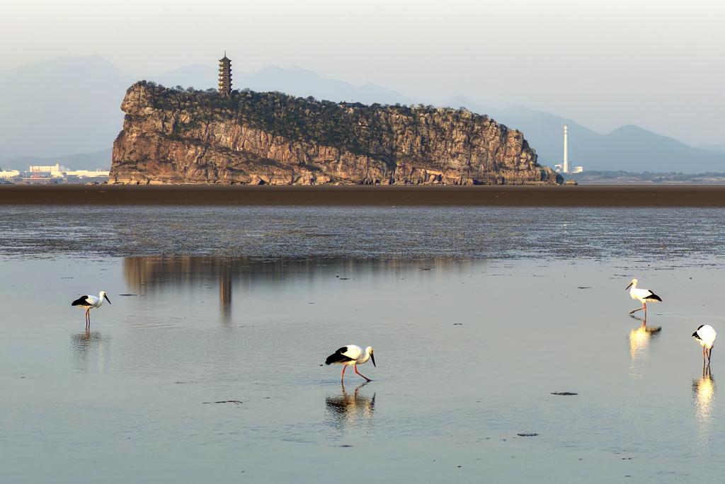 “鞋”卧湖心：冰川遗迹竟是兵家必争地
