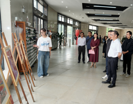 江西师范大学首届美育节暨“青春向党 笔墨铸魂”书画大赛作品展开展
