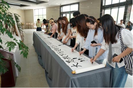 江西师范大学首届美育节暨“青春向党 笔墨铸魂”书画大赛作品展开展