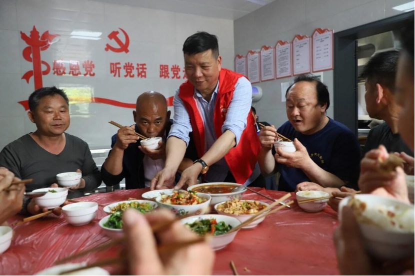 萍乡市湘东区：党建“红帆”领航荷尧民生暖